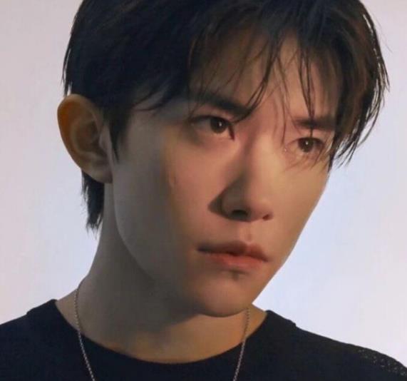 头像微信男生明星,揭秘微信头像中的帅气男生明星魅力”